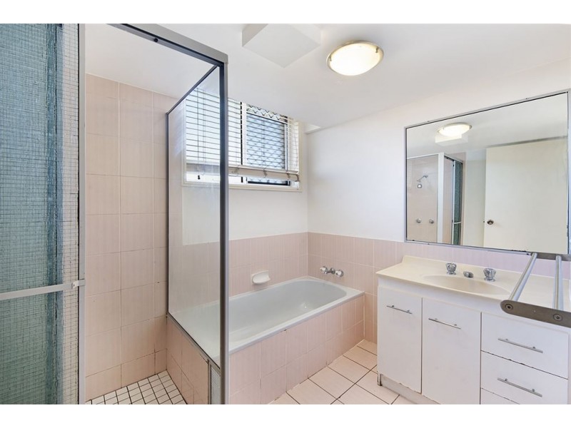 1/16 Stanhill Drive, Chevron Island QLD 4217