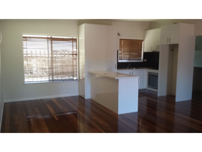 46 Cooleroo Crescent, Southport QLD 4215