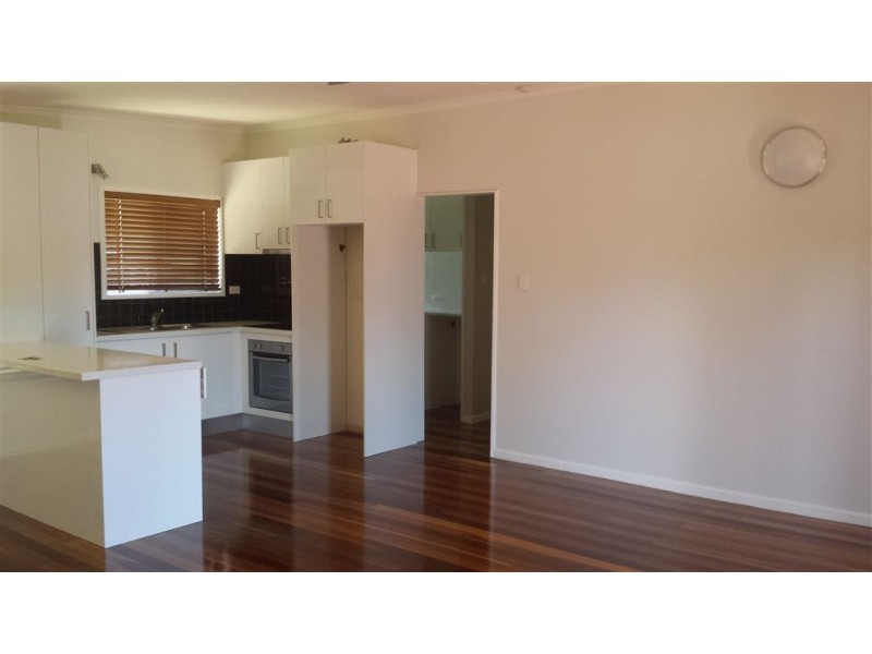 46 Cooleroo Crescent, Southport QLD 4215