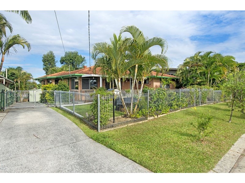 37 Cooleroo Crescent, Southport QLD 4215