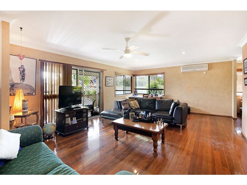 37 Cooleroo Crescent, Southport QLD 4215