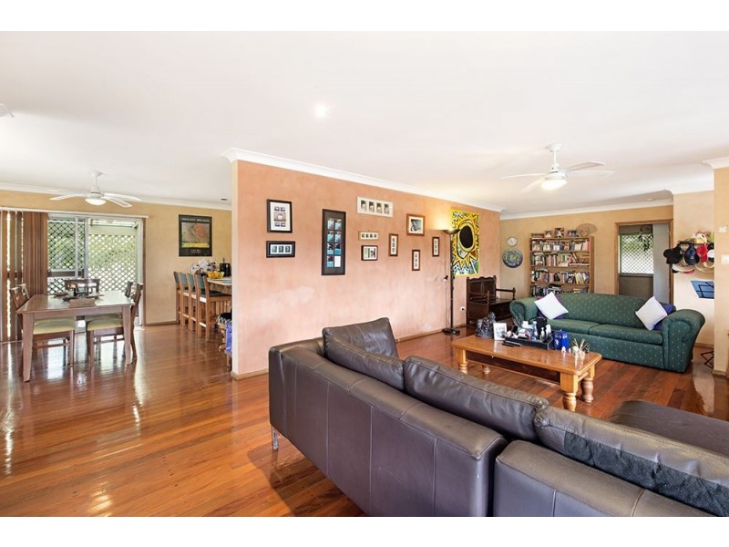 37 Cooleroo Crescent, Southport QLD 4215