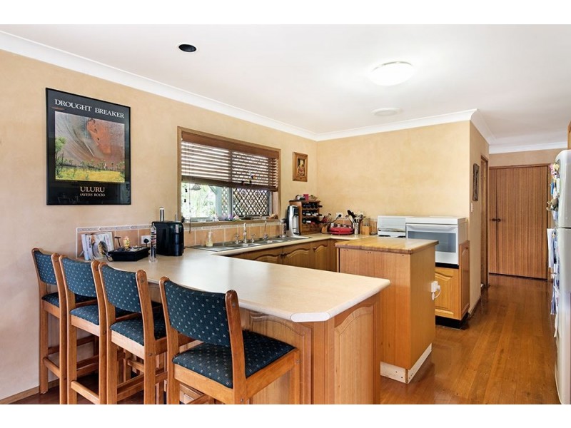 37 Cooleroo Crescent, Southport QLD 4215