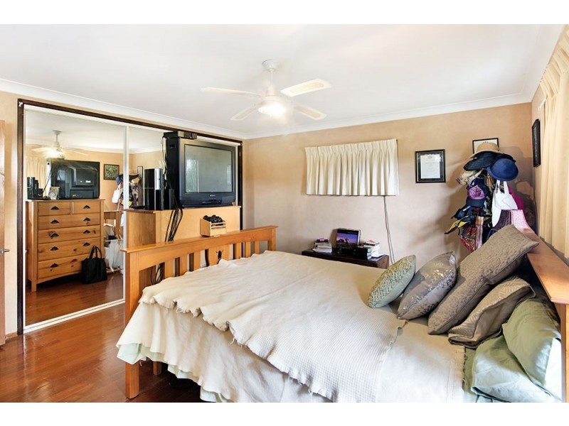 37 Cooleroo Crescent, Southport QLD 4215