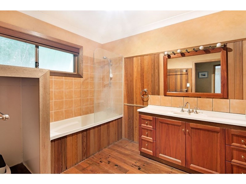 37 Cooleroo Crescent, Southport QLD 4215