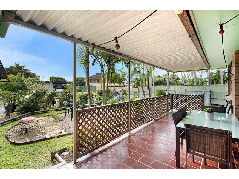 37 Cooleroo Crescent, Southport QLD 4215