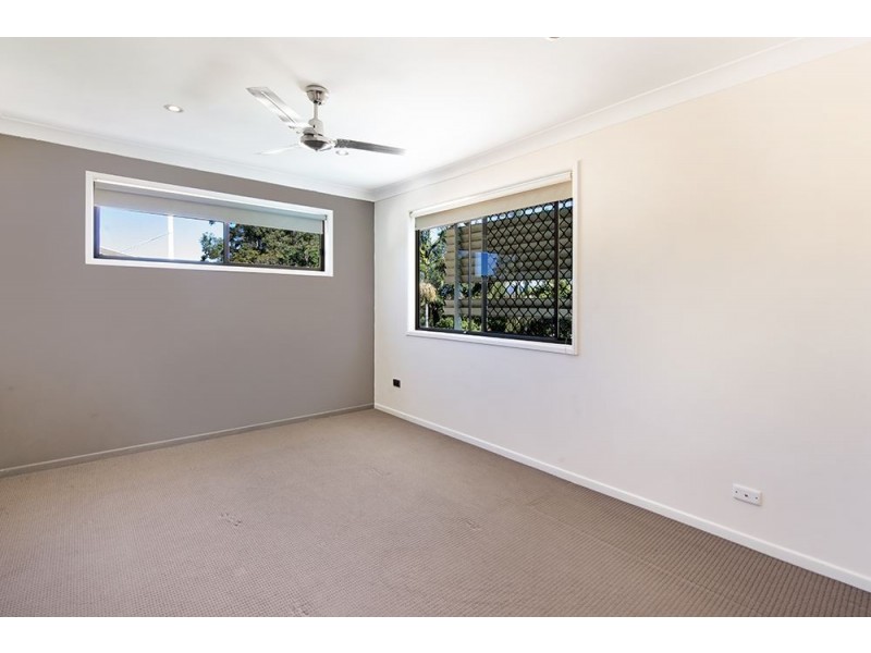 24 Theodore Place, Molendinar QLD 4214