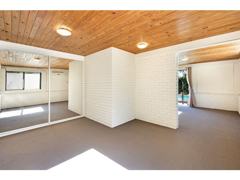 24 Theodore Place, Molendinar QLD 4214