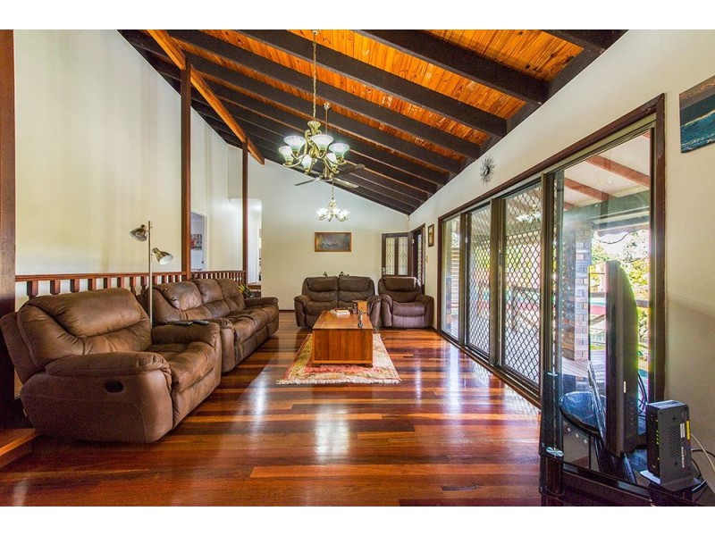 7 Kittani Crescent, Ashmore QLD 4214