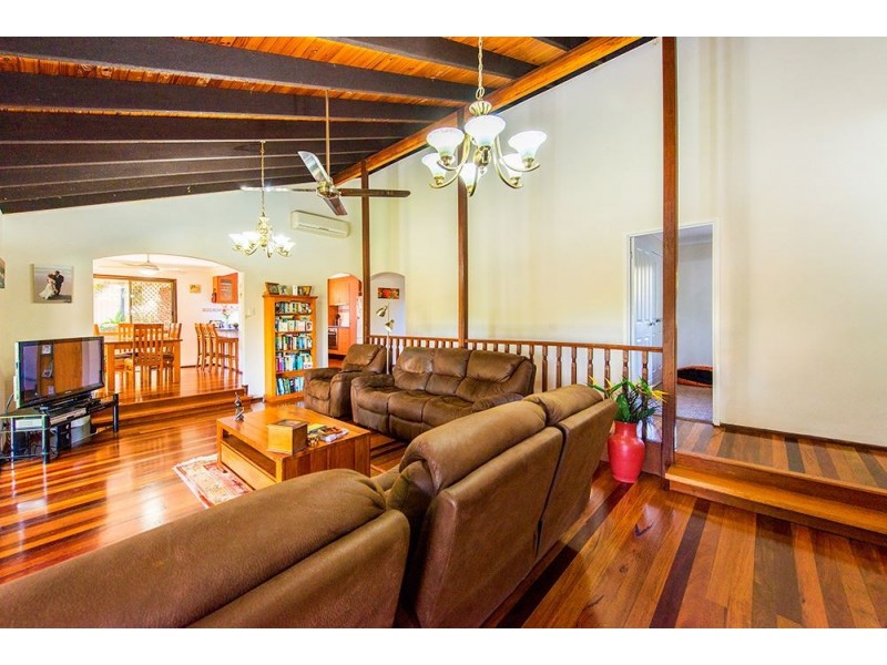 7 Kittani Crescent, Ashmore QLD 4214