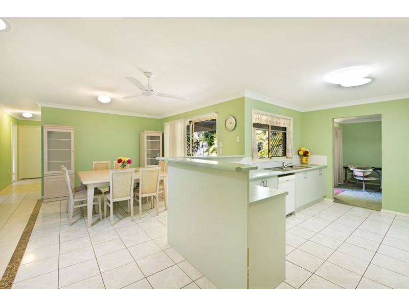 1 Cook Close, Southport QLD 4215