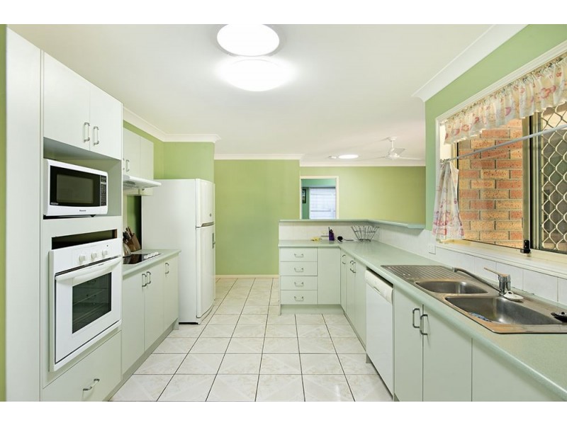 1 Cook Close, Southport QLD 4215