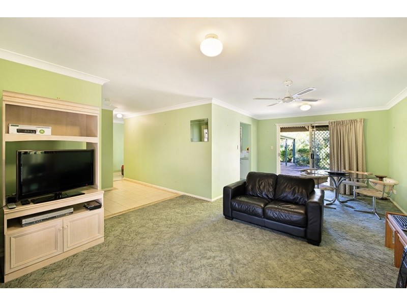 1 Cook Close, Southport QLD 4215