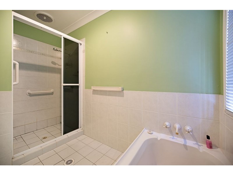 1 Cook Close, Southport QLD 4215