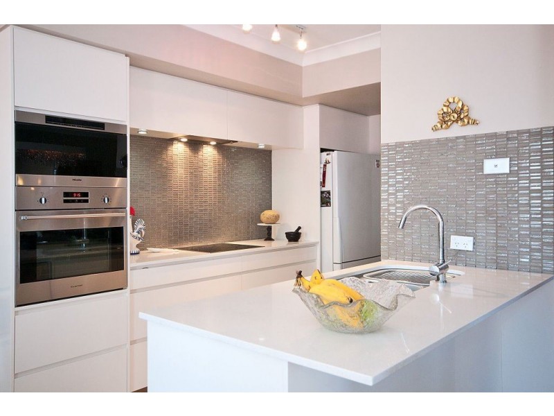 12/5 Cronin Avenue, Main Beach QLD 4217