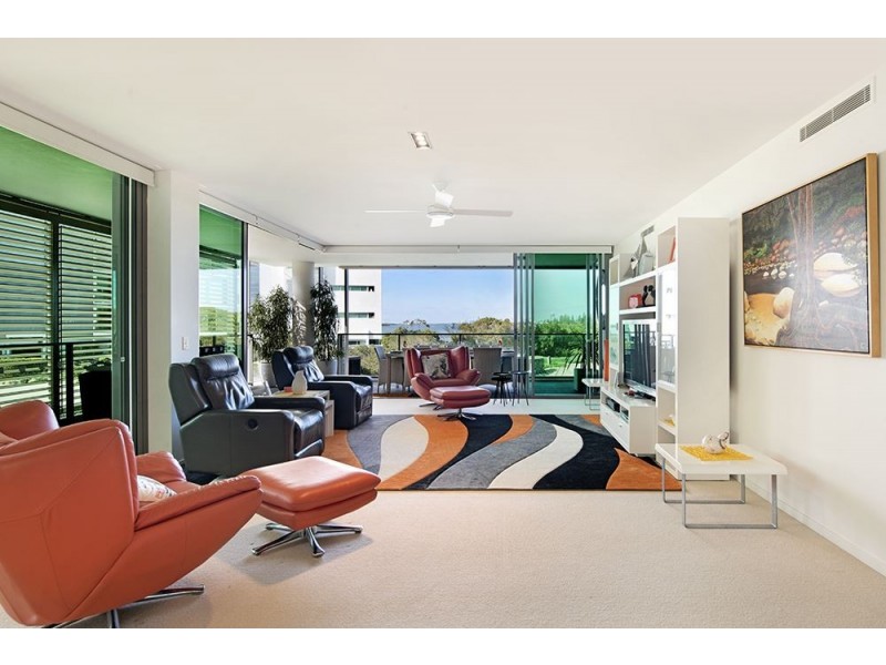 29201/2 Ephraim Island, Paradise Point QLD 4216