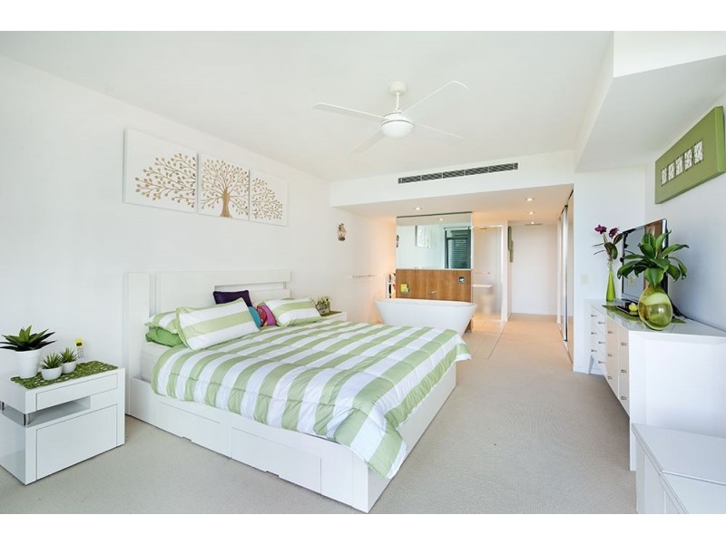 29201/2 Ephraim Island, Paradise Point QLD 4216