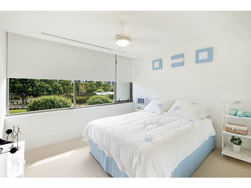 29201/2 Ephraim Island, Paradise Point QLD 4216