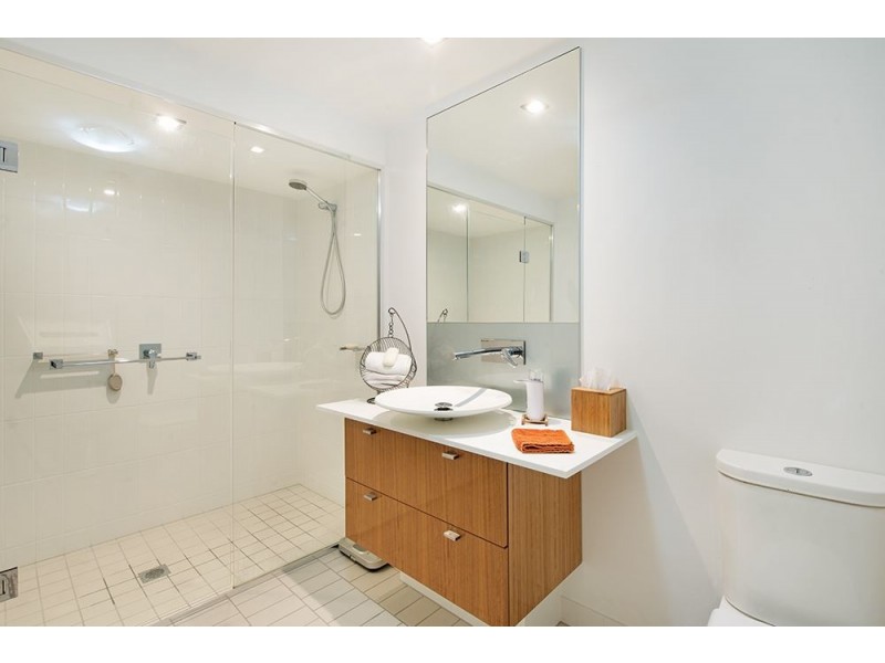 29201/2 Ephraim Island, Paradise Point QLD 4216