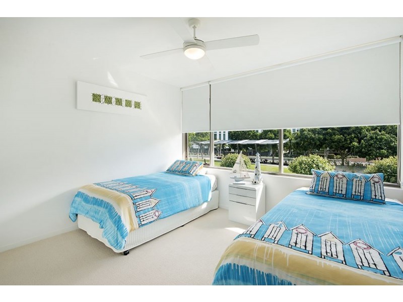 29201/2 Ephraim Island, Paradise Point QLD 4216