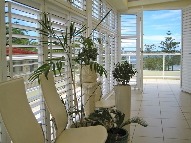 303/212 Marine Parade, Labrador QLD 4215