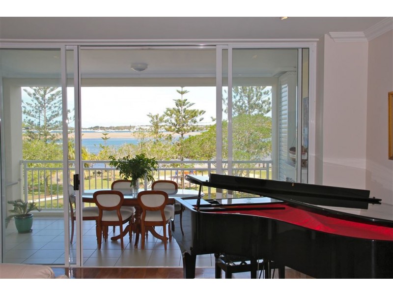 303/212 Marine Parade, Labrador QLD 4215