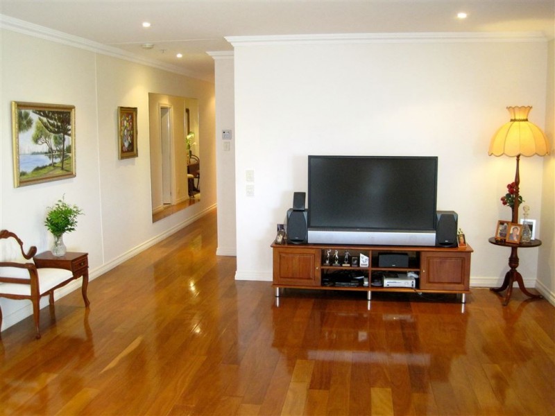 303/212 Marine Parade, Labrador QLD 4215