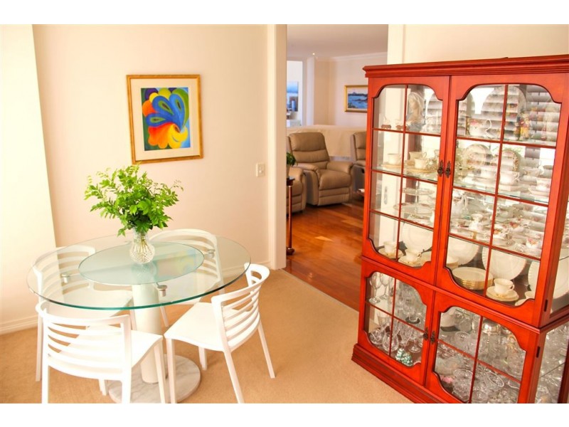 303/212 Marine Parade, Labrador QLD 4215