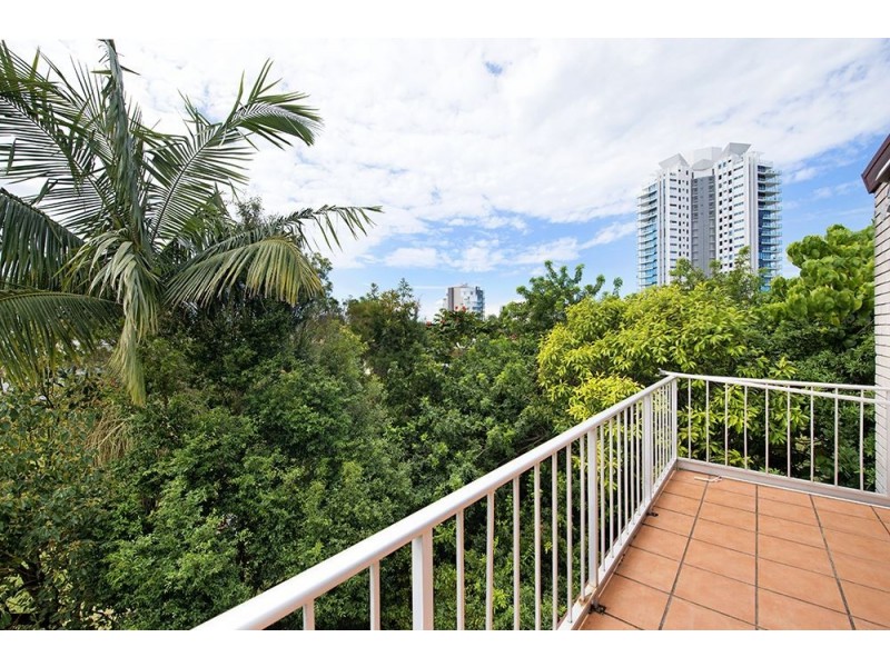 12/29 Ahern Street, Labrador QLD 4215