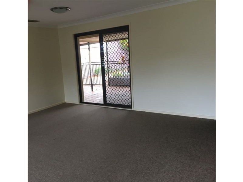 18 Parasol Street, Ashmore QLD 4214