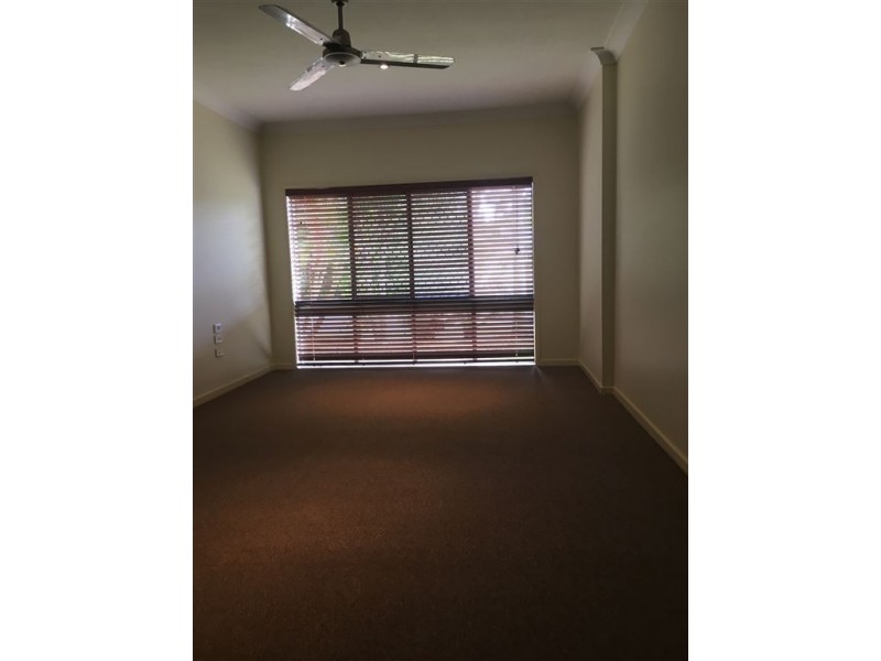 18 Parasol Street, Ashmore QLD 4214