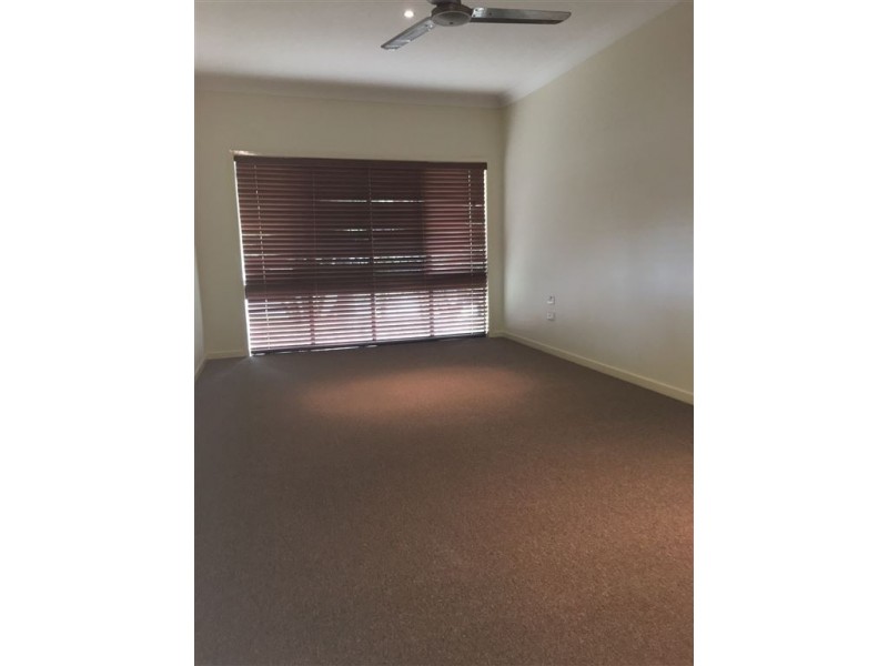 18 Parasol Street, Ashmore QLD 4214