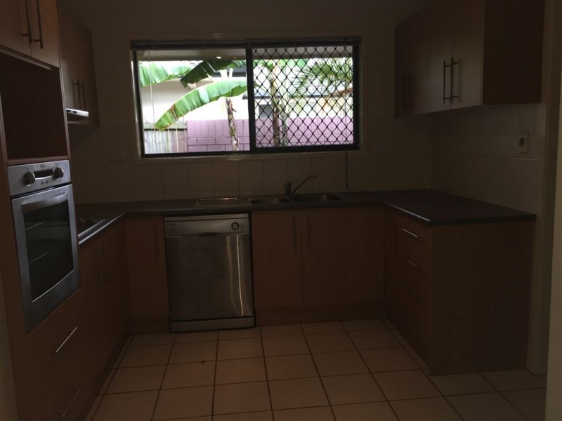 18 Parasol Street, Ashmore QLD 4214