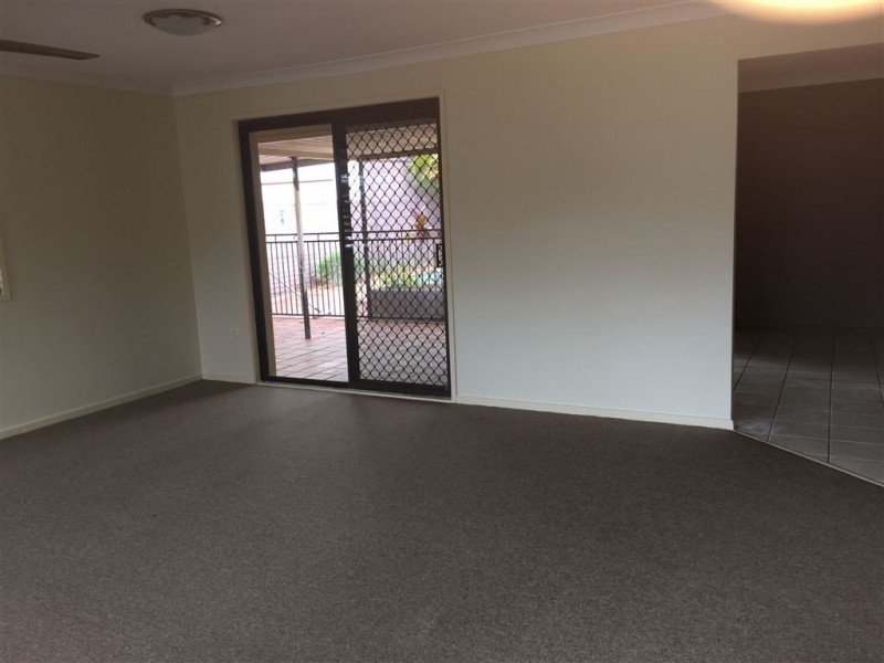 18 Parasol Street, Ashmore QLD 4214