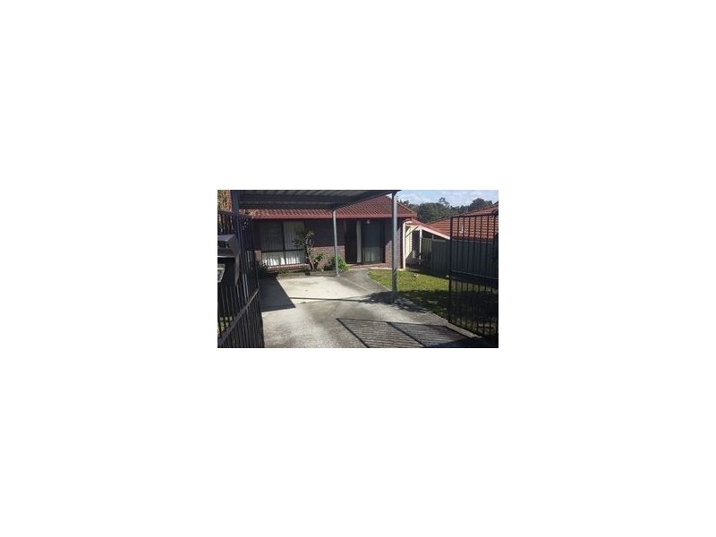 33 Cooleroo Crescent, Southport QLD 4215