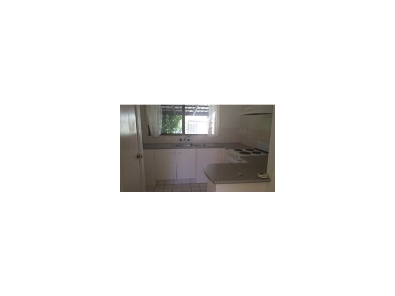 33 Cooleroo Crescent, Southport QLD 4215