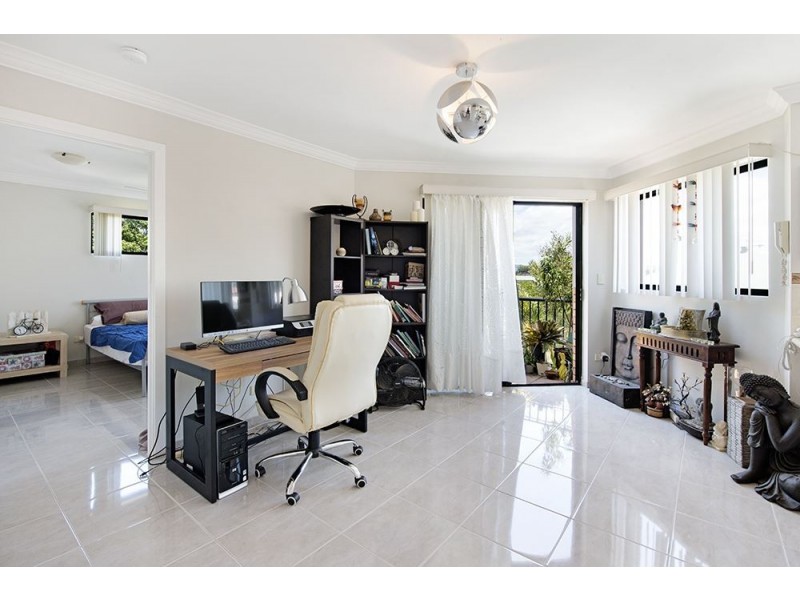 6/4 Waverley Street, Southport QLD 4215