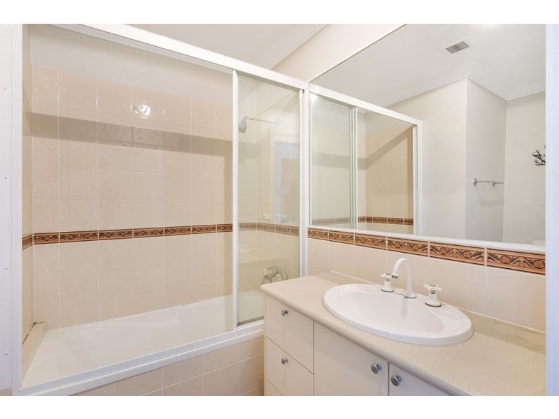 6/4 Waverley Street, Southport QLD 4215