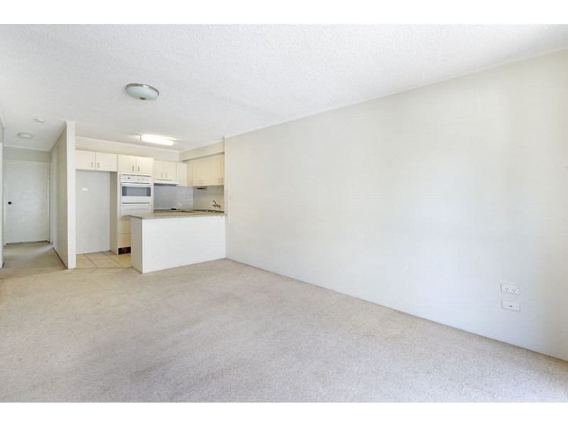4/25 Lenneberg Street, Southport QLD 4215