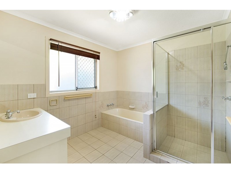 26 Canterbury Chase, Ashmore QLD 4214