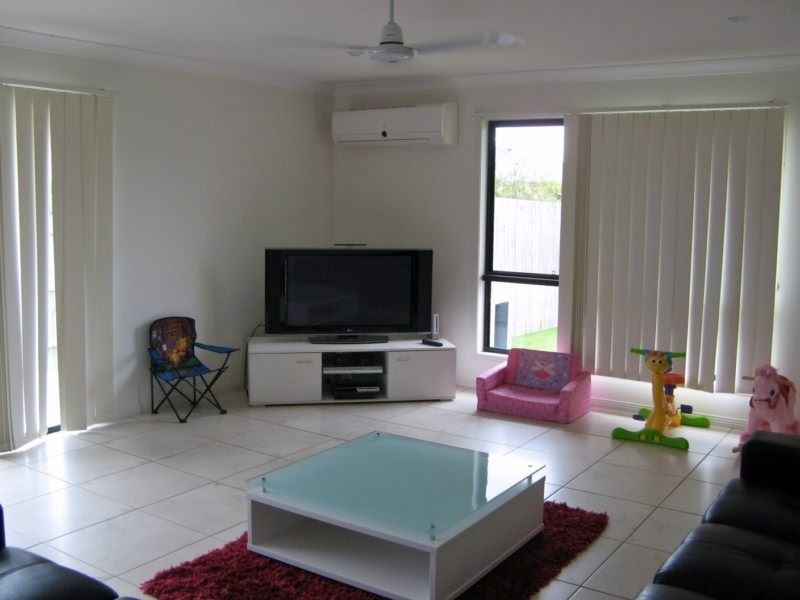 2/6 Moss Terrace, Pimpama QLD 4209