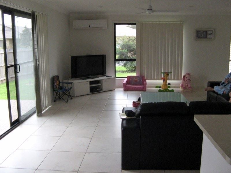 2/6 Moss Terrace, Pimpama QLD 4209