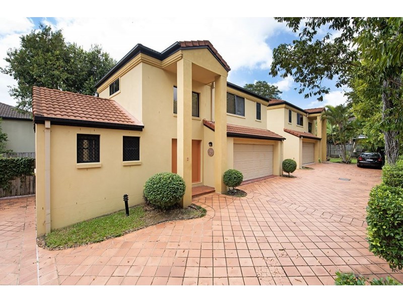 2/118 Pohlman Street, Southport QLD 4215