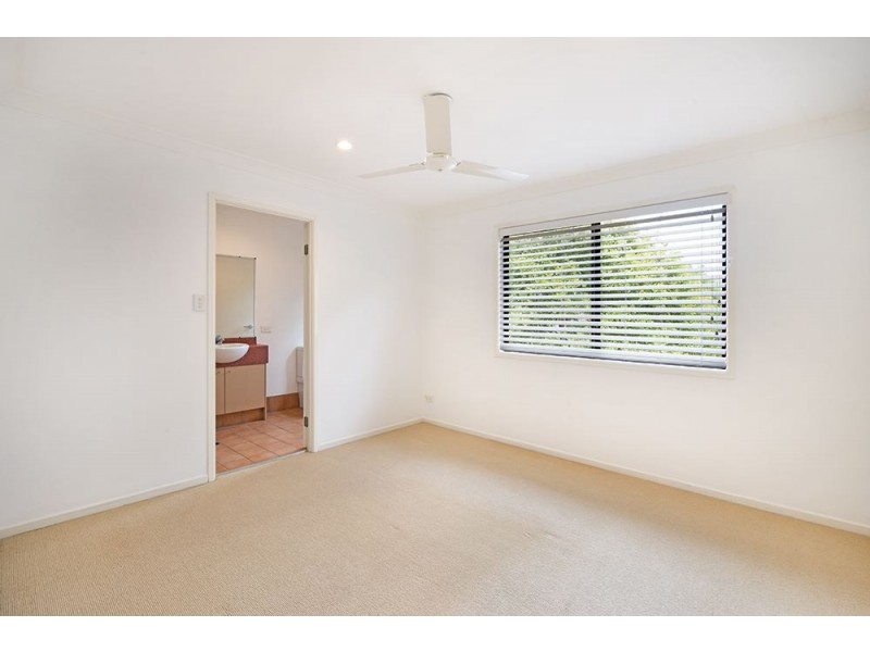 2/118 Pohlman Street, Southport QLD 4215