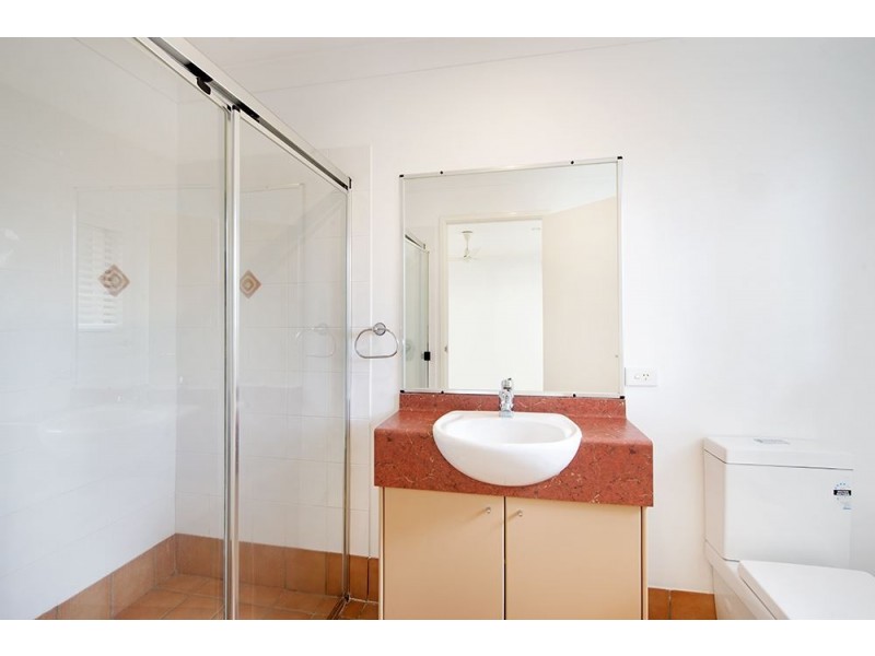 2/118 Pohlman Street, Southport QLD 4215