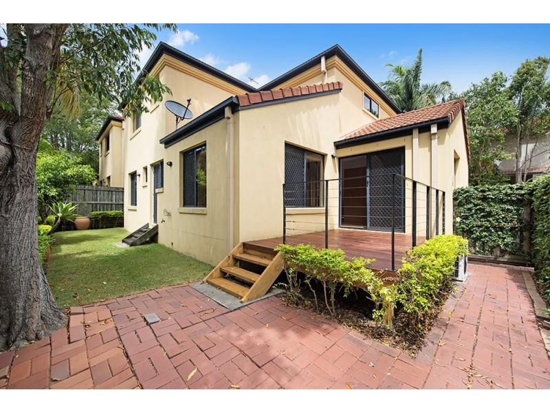 2/118 Pohlman Street, Southport QLD 4215