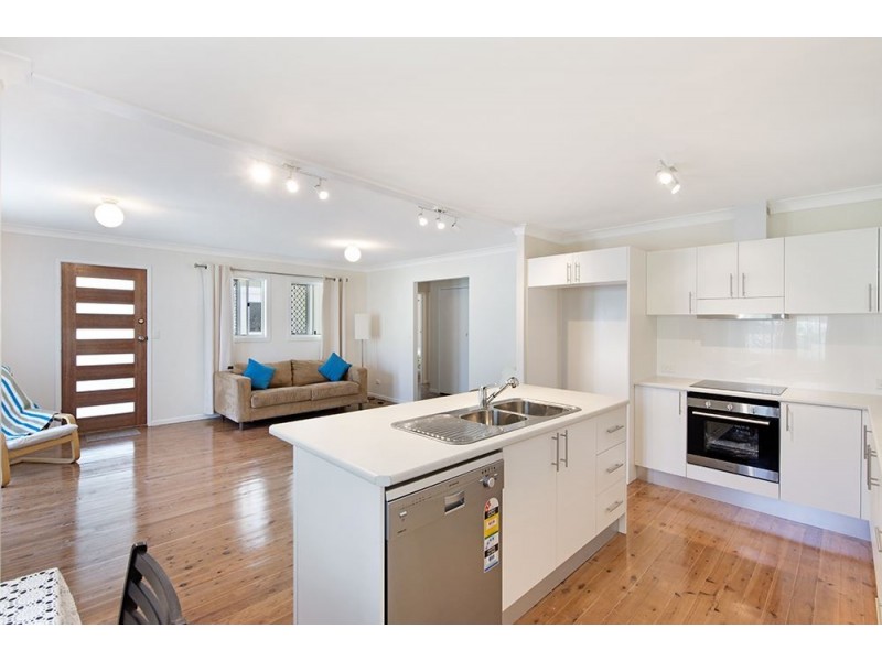 19 Warana Avenue, Southport QLD 4215