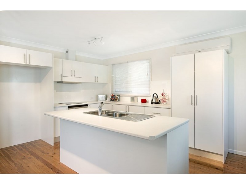 19 Warana Avenue, Southport QLD 4215