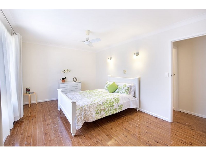 19 Warana Avenue, Southport QLD 4215