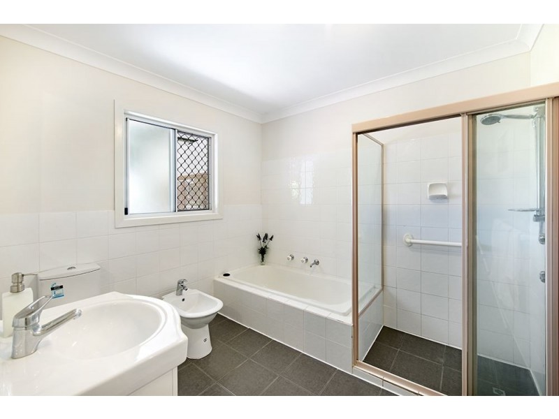 19 Warana Avenue, Southport QLD 4215